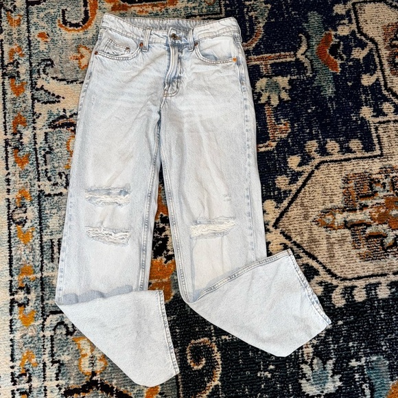 H&M &Denim Light Wash High Rise Distressed Straight Leg Jeans Size 2 - Picture 1 of 6